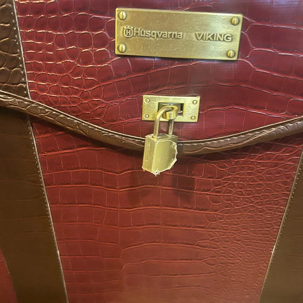 Huaqvarna Viking vintage suitcase